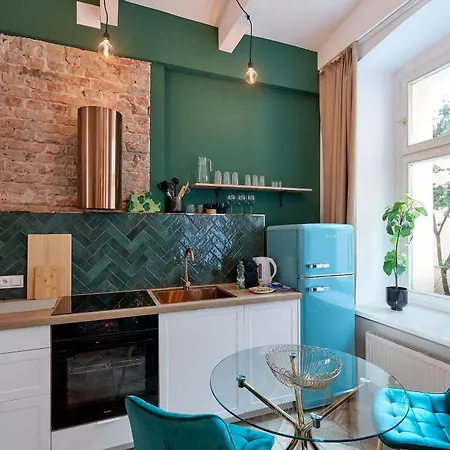 Old Town Deluxe By Bookinghost