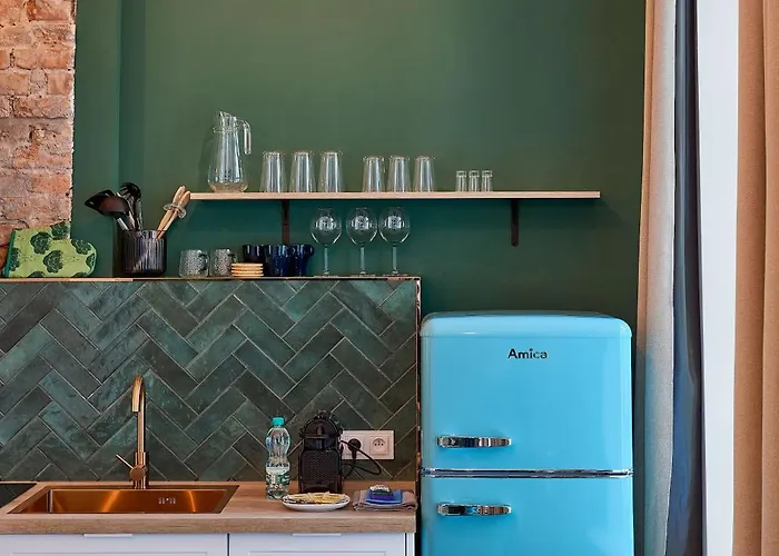 Old Town Deluxe By Bookinghost *