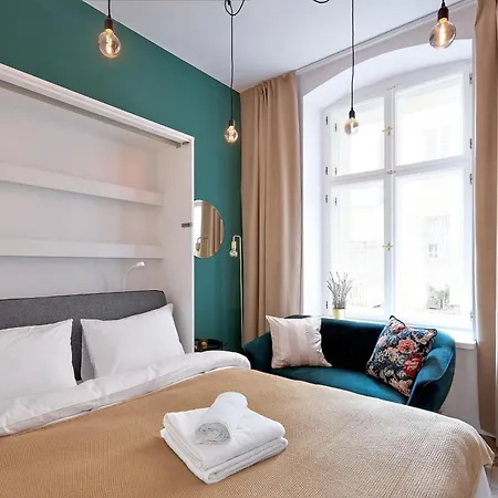 Old Town Deluxe By Bookinghost *