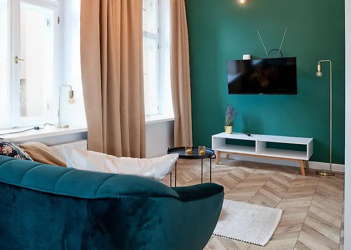 Old Town Deluxe By Bookinghost *